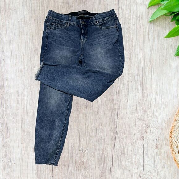 Torrid Womens Bombshell Skinny Jeans Size 18 SHORT Blue‎ Raw Hem Medium Wash - Picture 2 of 11